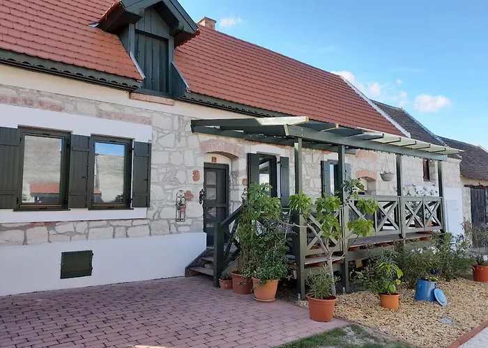Nyaraló Kőfejtő Háza *